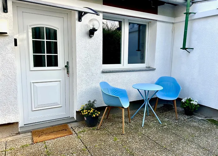 Mini Apartment Mit Garten Und Kueche