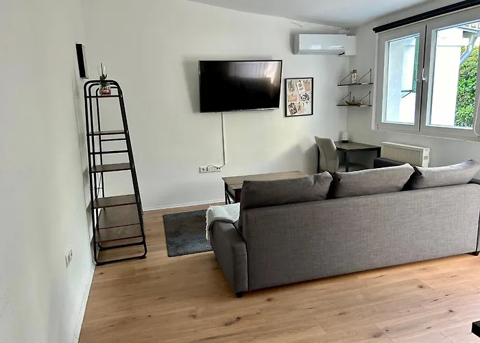 Mini Apartment Mit Garten Und Kueche
