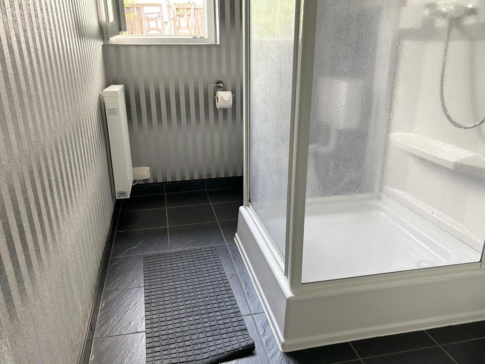Mini Mit Garten Und Kueche Apartament